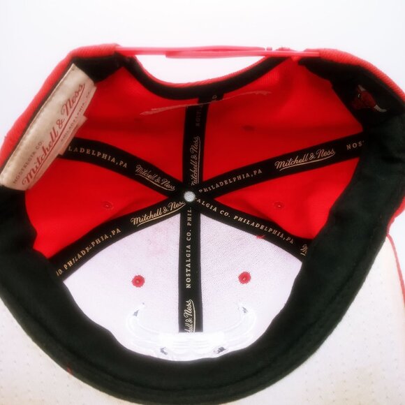 Mitchell & Ness Men's Basketball Hat Chicago Bulls Logo Snapback Fitted Red Cap - Picture 6 of 13